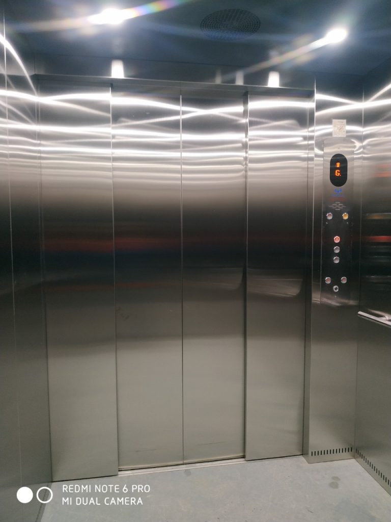 lắp đặt thang tải hàng