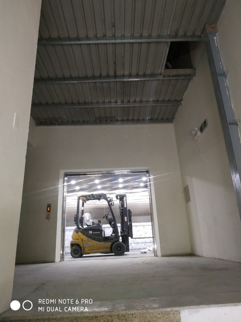 lắp đặt thang tải hàng