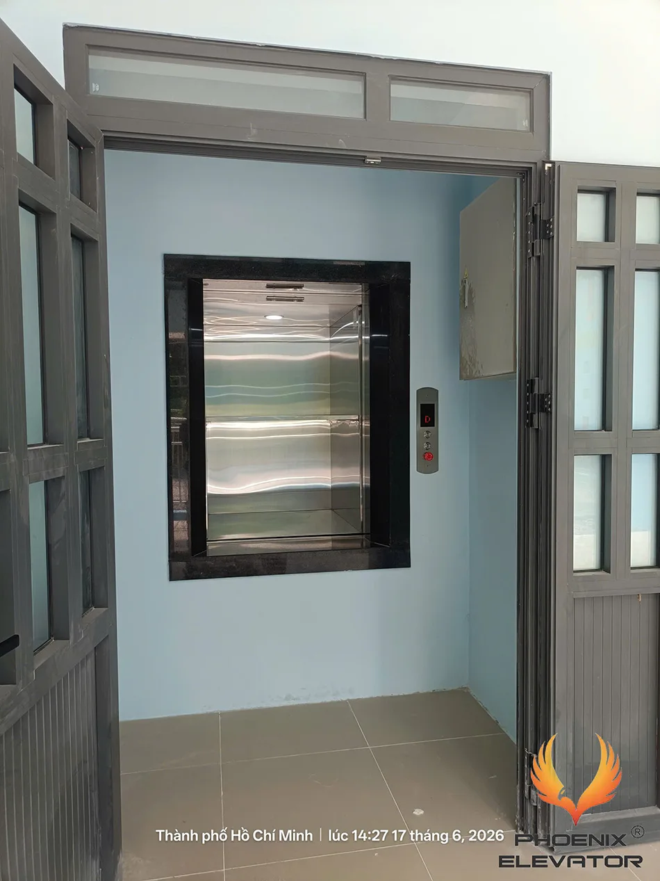 Sàn cabin inox 304 trong thang tải thực phẩm dễ vệ sinh