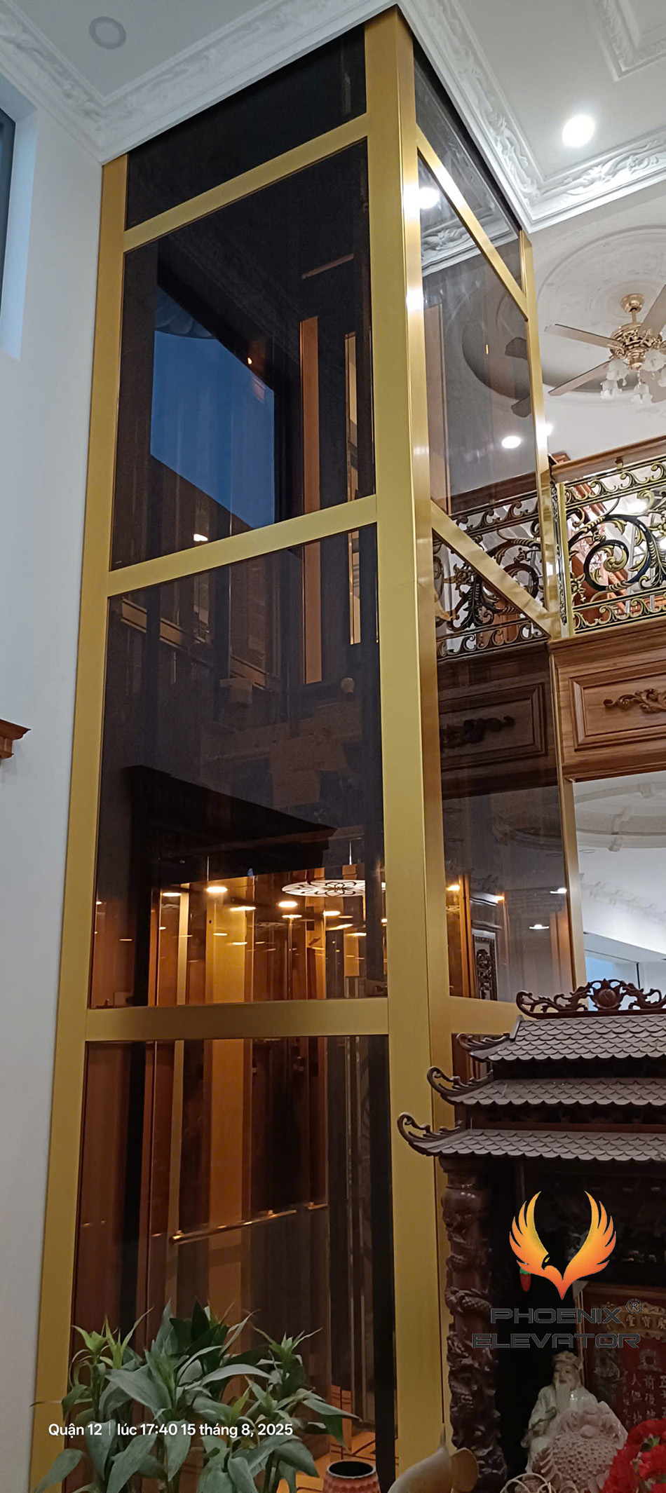 Thang máy gia đình khung nhôm 03 trong không gian nội thất hoàn thiện